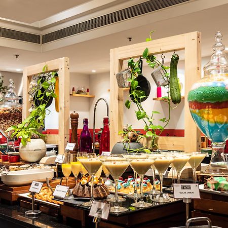 Mercure Hyderabad Kcp Banjara Hills, An Accor Hotel Dış mekan fotoğraf A dessert buffet at a hotel in India
