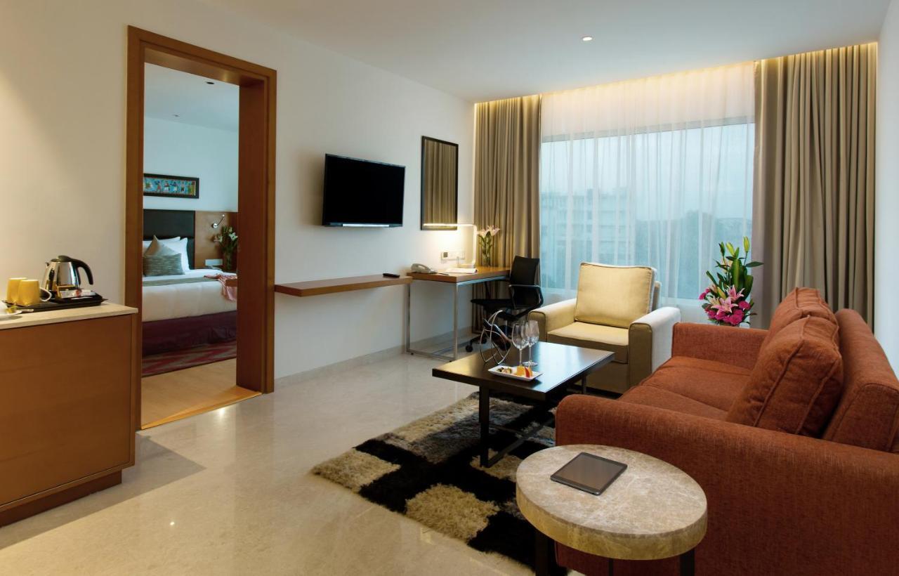 Mercure Hyderabad Kcp Banjara Hills, An Accor Hotel Dış mekan fotoğraf Suite room at The Park, New Delhi