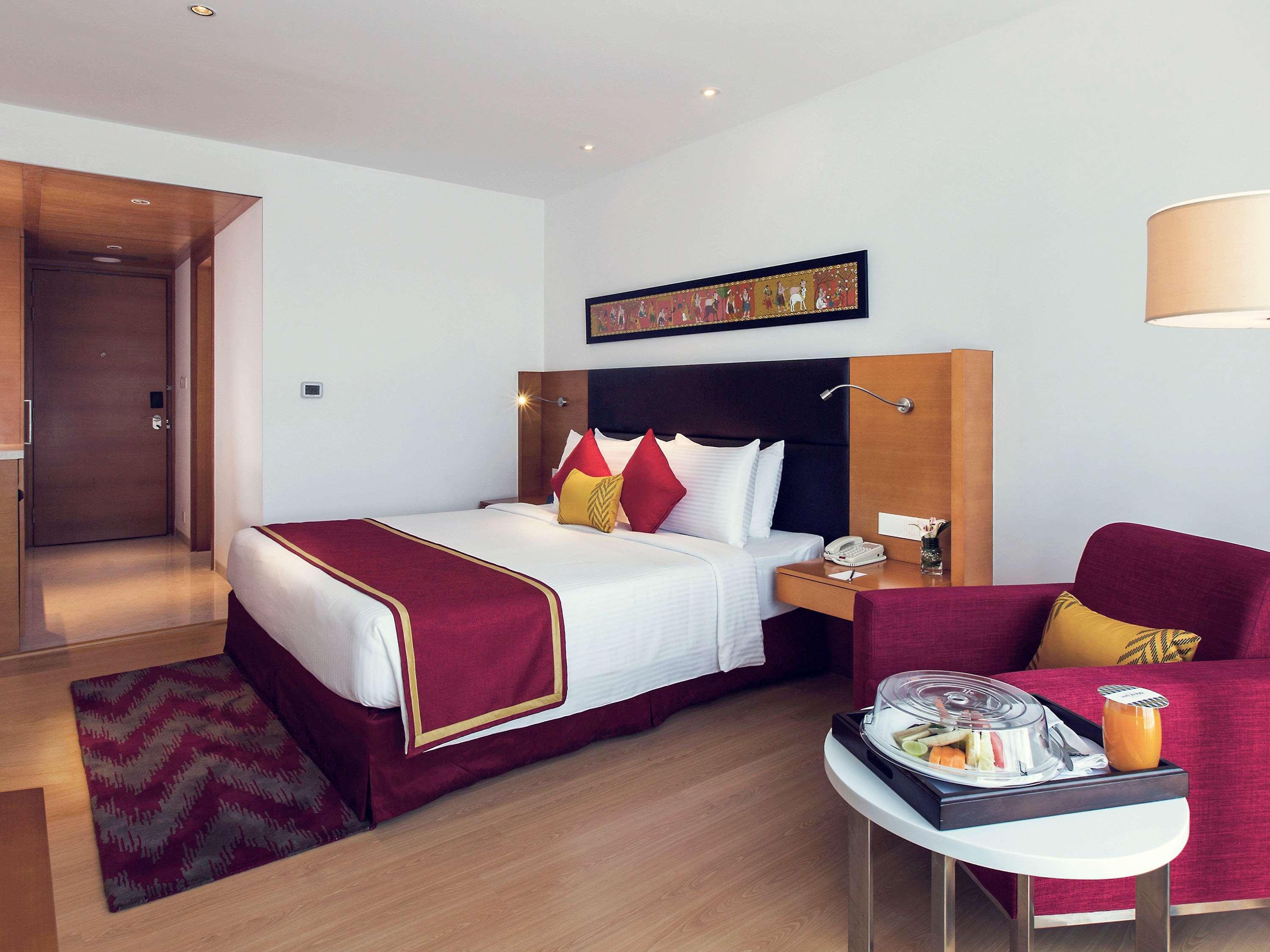 Mercure Hyderabad Kcp Banjara Hills, An Accor Hotel Dış mekan fotoğraf A room at the hotel