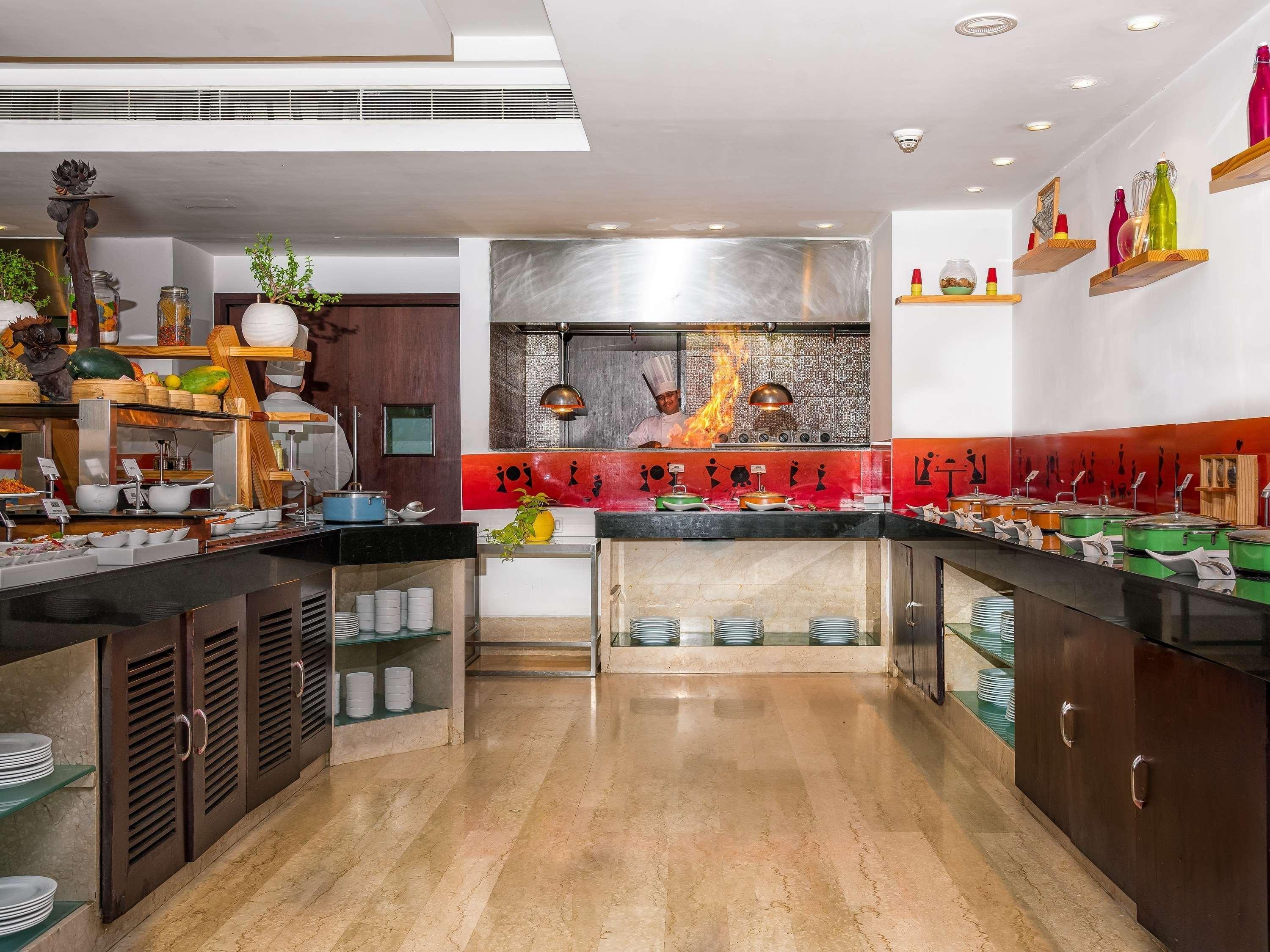 Mercure Hyderabad Kcp Banjara Hills, An Accor Hotel Dış mekan fotoğraf A commercial kitchen