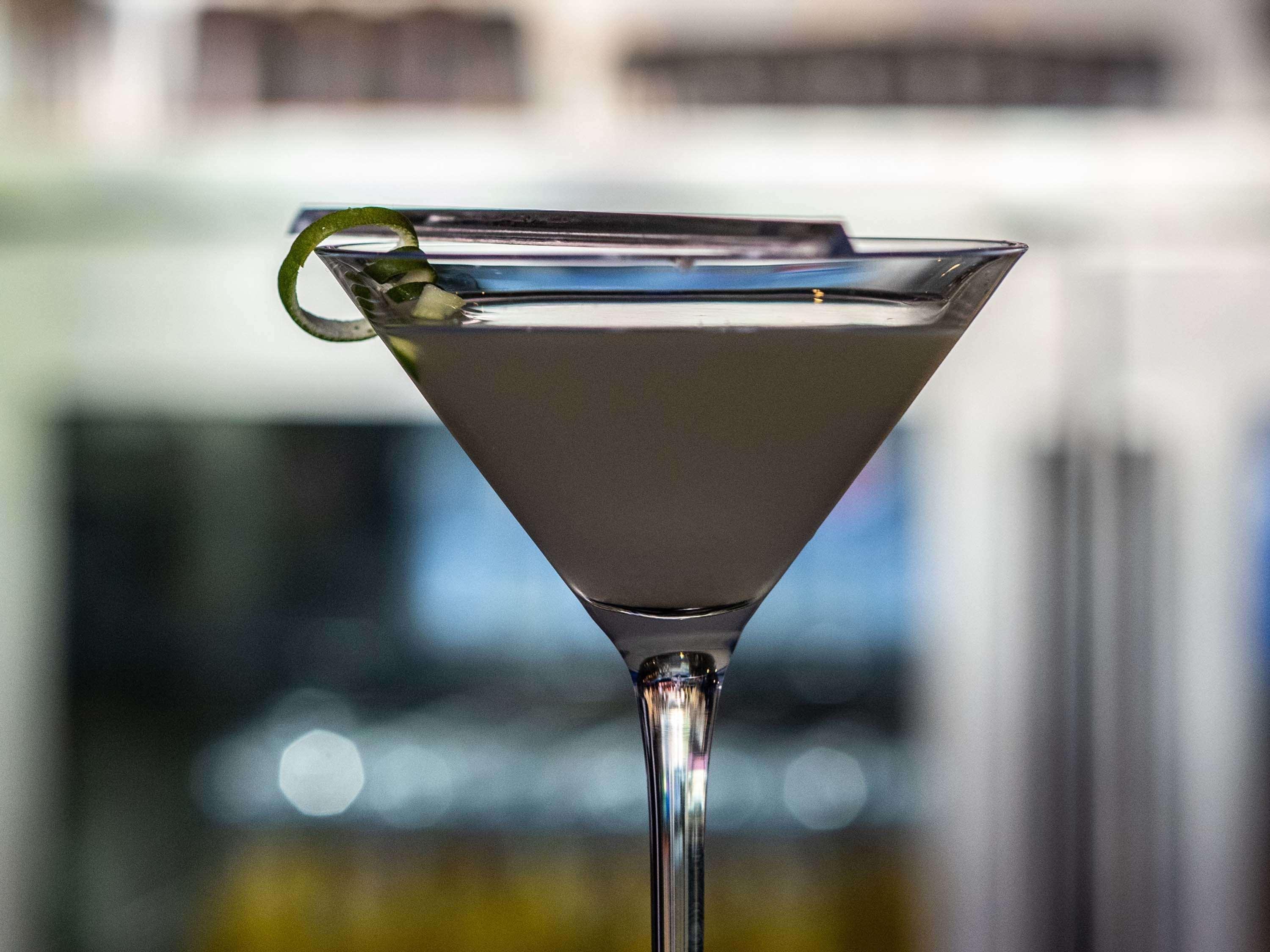 Mercure Hyderabad Kcp Banjara Hills, An Accor Hotel Dış mekan fotoğraf A Vesper cocktail