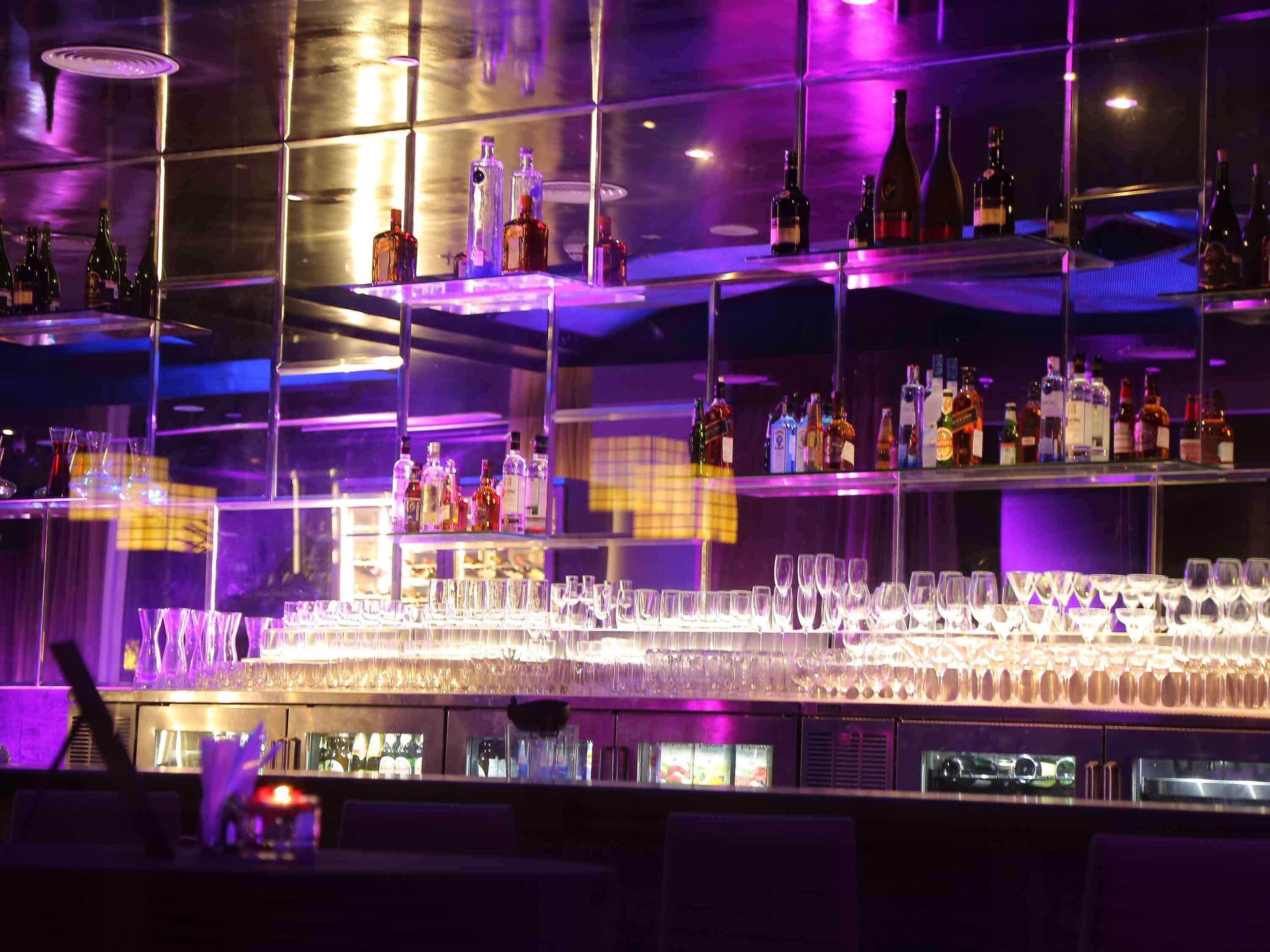 Mercure Hyderabad Kcp Banjara Hills, An Accor Hotel Dış mekan fotoğraf The bar at the nightclub