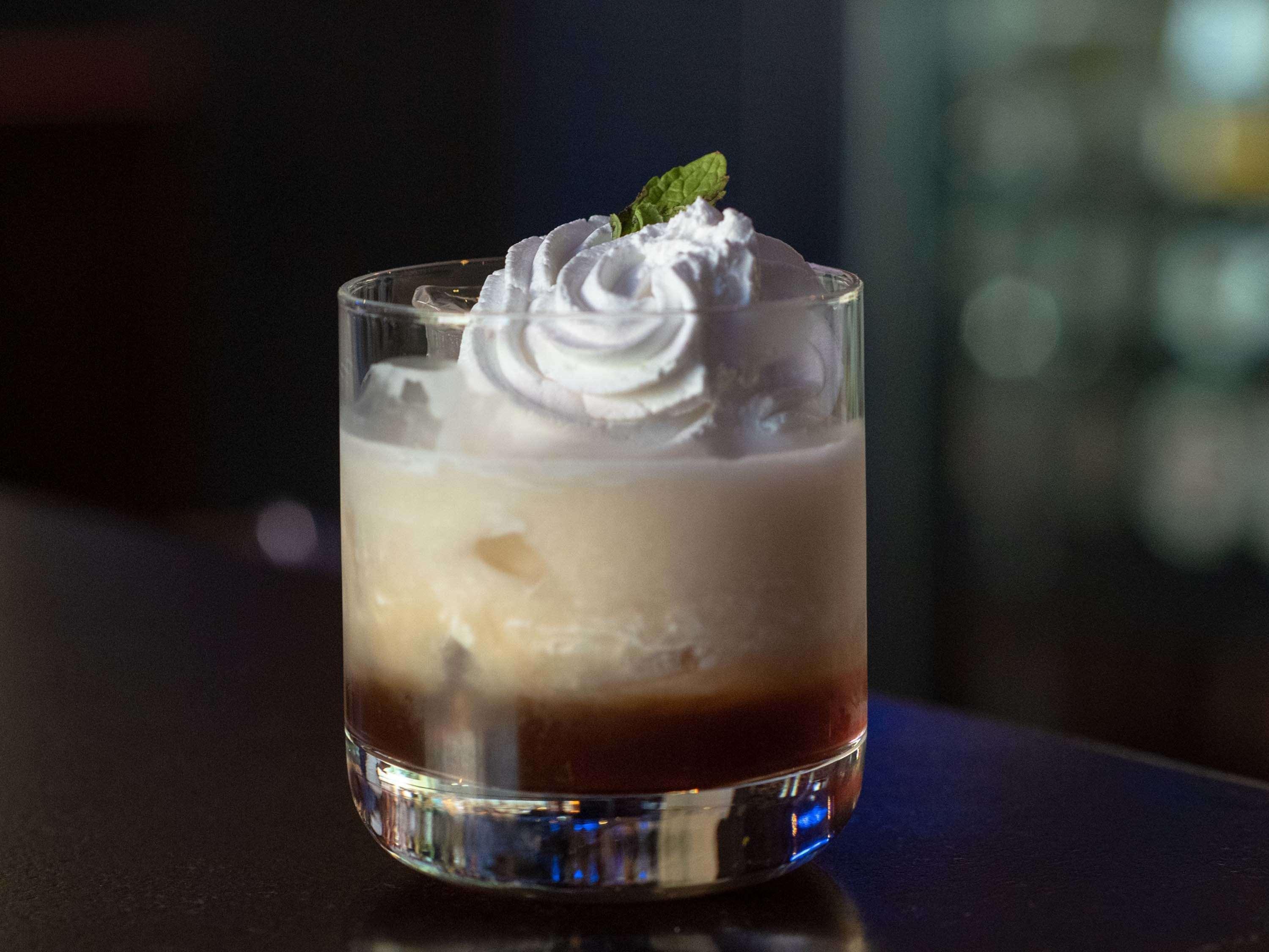 Mercure Hyderabad Kcp Banjara Hills, An Accor Hotel Dış mekan fotoğraf A white Russian