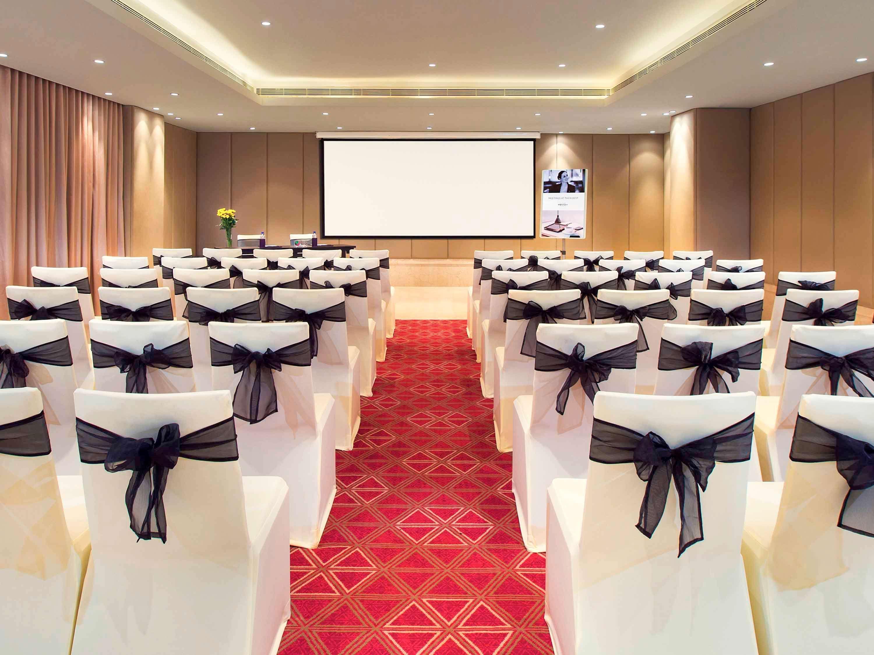 Mercure Hyderabad Kcp Banjara Hills, An Accor Hotel Dış mekan fotoğraf Meeting room