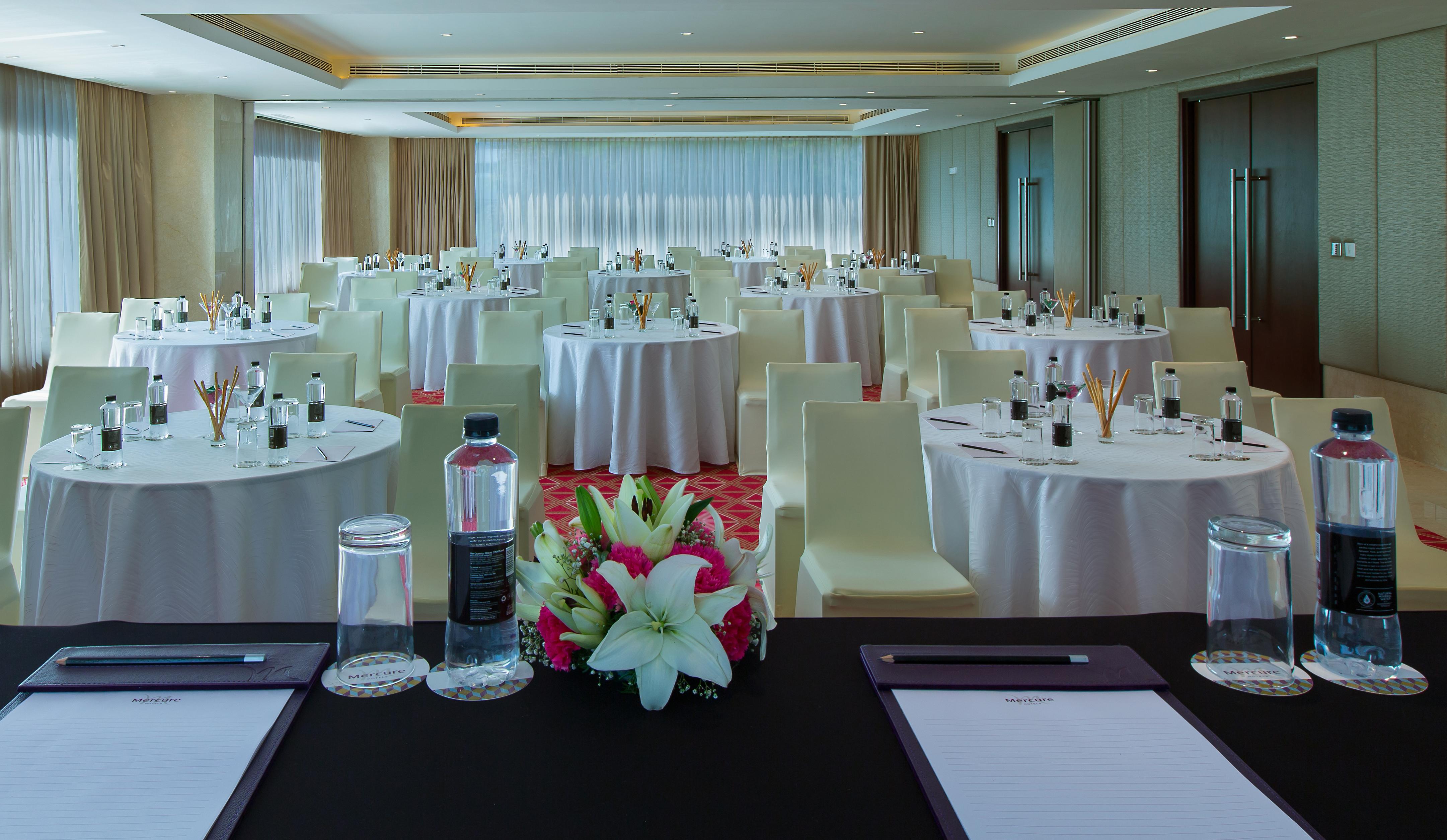 Mercure Hyderabad Kcp Banjara Hills, An Accor Hotel Dış mekan fotoğraf Meeting room