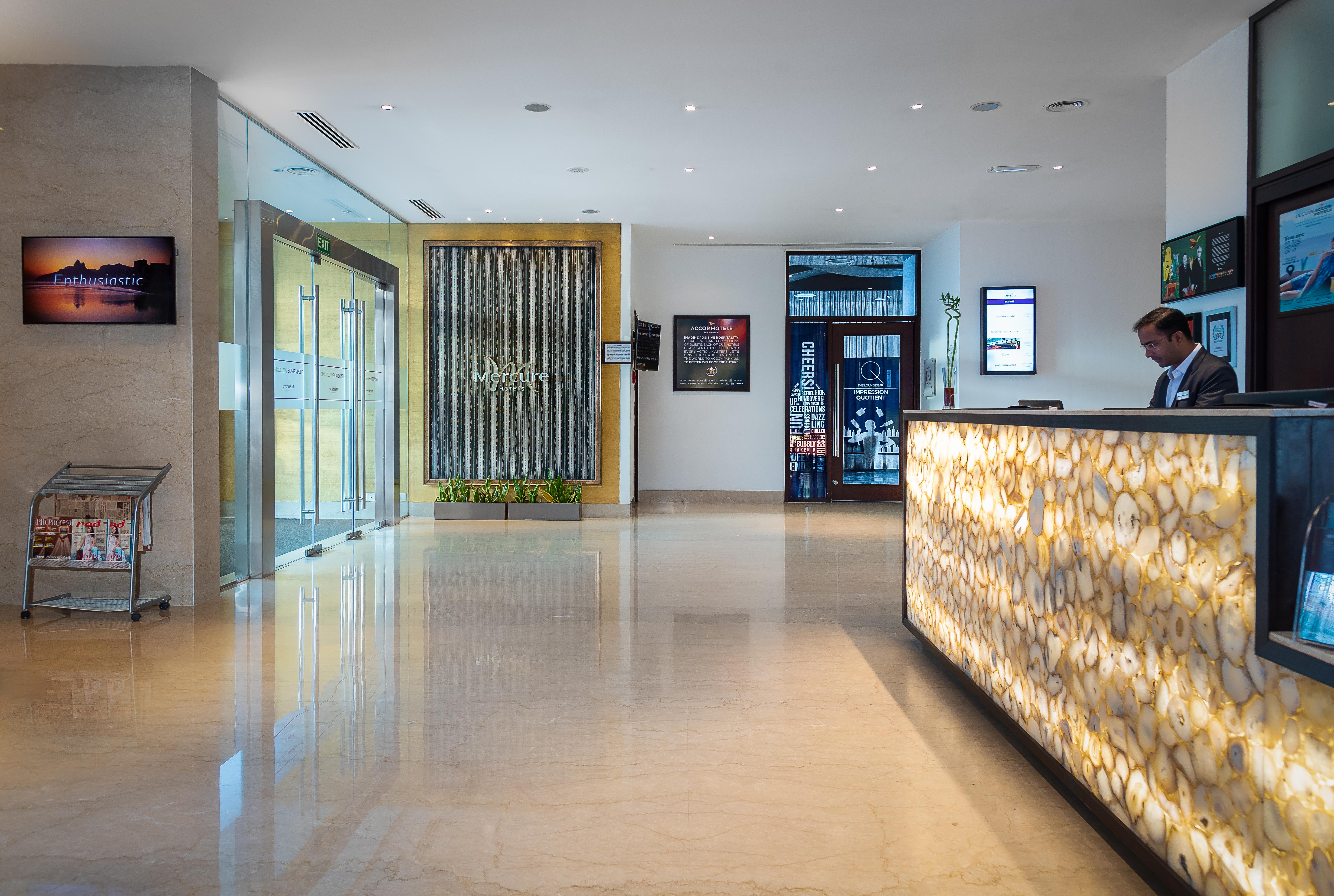 Mercure Hyderabad Kcp Banjara Hills, An Accor Hotel Dış mekan fotoğraf Lobby