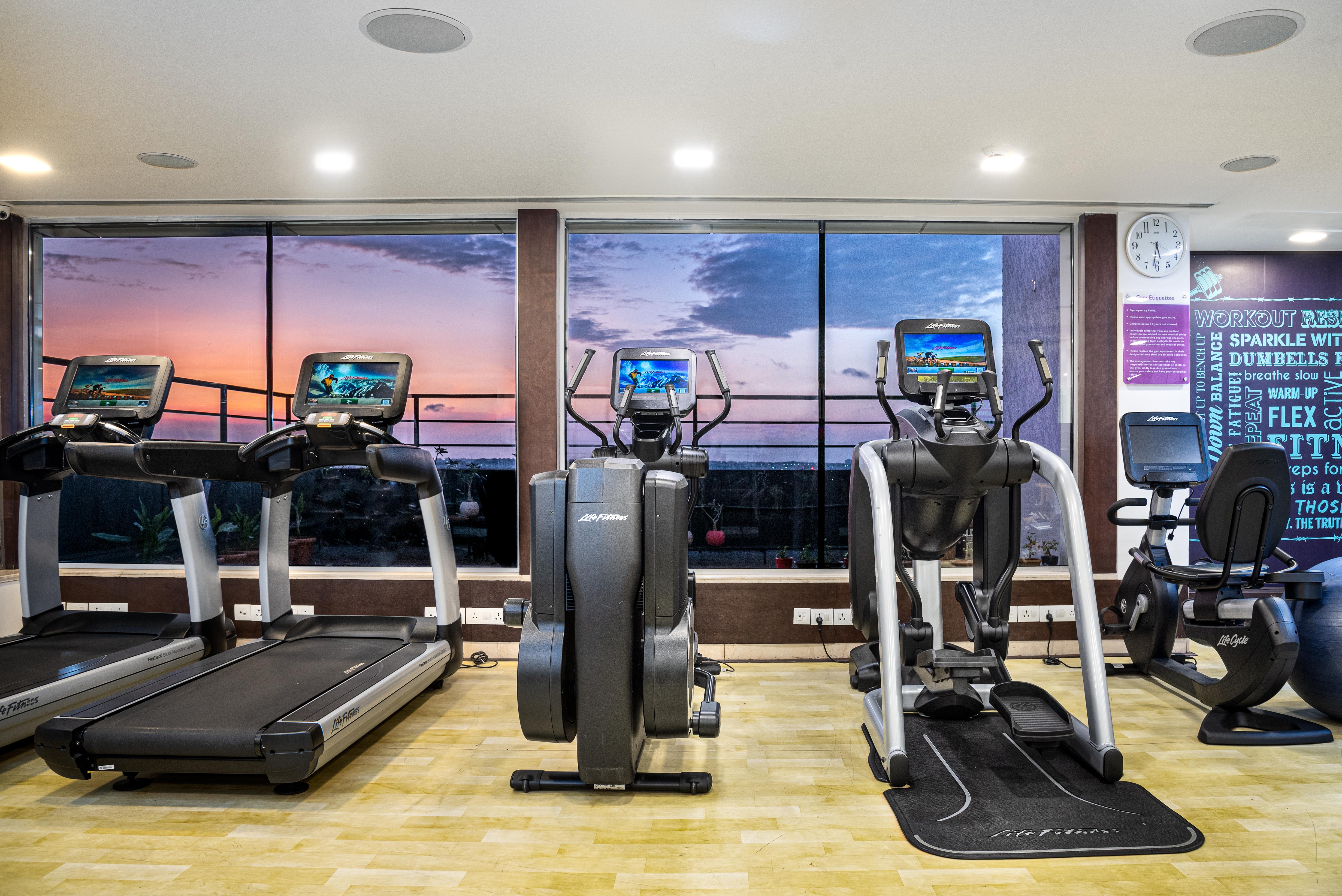 Mercure Hyderabad Kcp Banjara Hills, An Accor Hotel Dış mekan fotoğraf The gym at the hotel